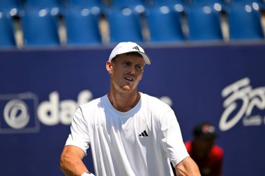 Bengaluru, Hindistan. 26 Şubat, 2025. İngiliz tenisçi Billy Harris ikinci fırsattan yararlandı ve Çarşamba günü Hindistan 'ın Bengaluru kentinde oynanan ATP müsabakasında Çek Marek Gengel' i 6-4, 6-3 'lük galibiyetle çeyrek finale taşıdı..