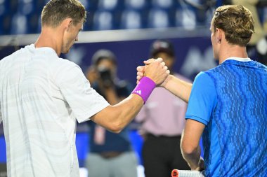 Bengaluru, Hindistan. 28 Şubat, 2025. Büyük Britanya 'dan Billy Harris, Cuma günü Hindistan' ın Bengaluru kentinde oynanan ATP müsabakasında 6-2, 1-6 ve 7-5 'lik galibiyetle ikinci tohum Tristan Schoolkate karşısında üç set dramatik zaferiyle yarı finale yükseldi..