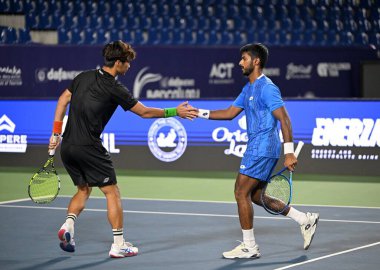 Üst düzey ikili Anirudh Chandrasekar ve Ray Ho, Cumartesi günü Hindistan 'ın Bengaluru kentinde oynanan ATP müsabakasında Avustralyalı Blake Bayldon ve Matthew Christopher Romios' u altmış iki, 64 'lük skorla yendi..