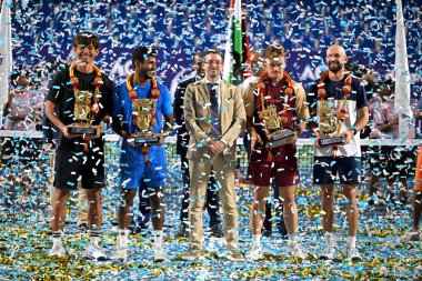 Üst düzey ikili Anirudh Chandrasekar ve Ray Ho, Cumartesi günü Hindistan 'ın Bengaluru kentinde oynanan ATP müsabakasında Avustralyalı Blake Bayldon ve Matthew Christopher Romios' u altmış iki, 64 'lük skorla yendi..