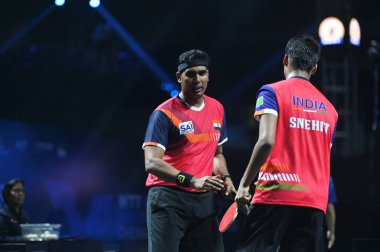 Chennai, Hindistan. 27 Mart 2025. Hintli çift Sharath Achanta ve Snehit Suravajjula, Avustralyalı çift Nicholas Lum ve Finn Luu 'yu yendi.