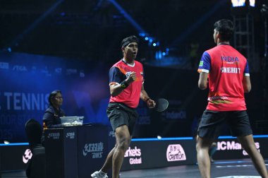 Chennai, Hindistan. 27 Mart 2025. Hintli çift Sharath Achanta ve Snehit Suravajjula, Avustralyalı çift Nicholas Lum ve Finn Luu 'yu yendi.