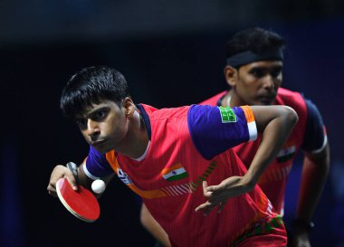 Chennai, Hindistan. 27 Mart 2025. Hintli çift Sharath Achanta ve Snehit Suravajjula, Avustralyalı çift Nicholas Lum ve Finn Luu 'yu yendi.