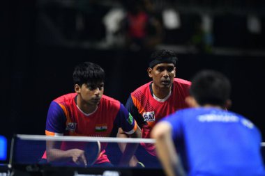 Chennai, Hindistan. 27 Mart 2025. Hintli çift Sharath Achanta ve Snehit Suravajjula, Avustralyalı çift Nicholas Lum ve Finn Luu 'yu yendi.