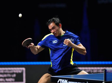 Chennai, Hindistan. 29 Mart 2025. Brezilya 'nın masa tenisçisi Hugo Calderano Cumartesi günü Hindistan' ın Chennai kentinde oynanan WTT yıldız yarışması sırasında hareket halindeydi..