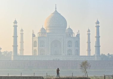 Tac Mahal, Agra, Hindistan 'daki dünyanın harikalarından biri..