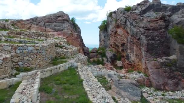 Vliegen Tussen Twee Rotsen Hittites Hattusa — Stockvideo