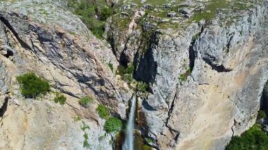 Yukarıdan Aşağıya Şelale