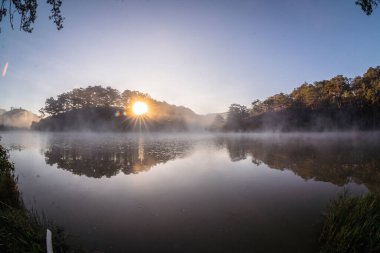 Parktaki güzel sonbahar manzarası
