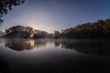 Gölde güzel bir gün batımı