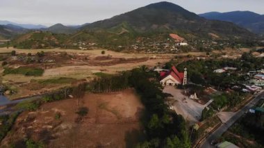 Tayland 'ın kuzeyindeki dağlardaki köy.