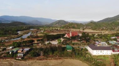 Sabahları dağların güzel manzarası