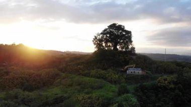 Şili 'de Santiago şehrinin üzerinde gün batımı