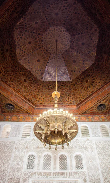 Ben Youssef Medersa 'da güzel bir avize