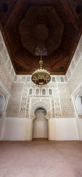 Ben Youssef Medersa 'da güzel bir avize