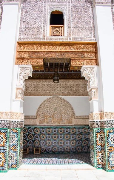 Ben Youssef Medersa ve ünlü mozaik mimarisi