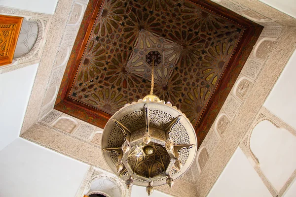 Ben Youssef Medersa 'da güzel bir avize