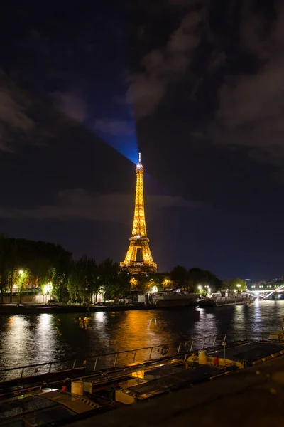 Eyfel Kulesi Paris geceleri