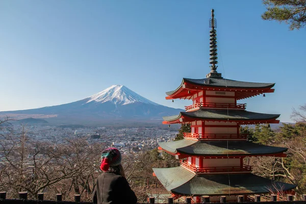 Fuji Dağı ve Chureito Pagoda manzarası