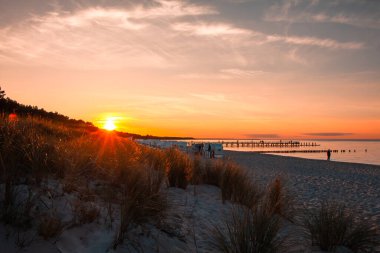 Zingst sahilinde gün batımı