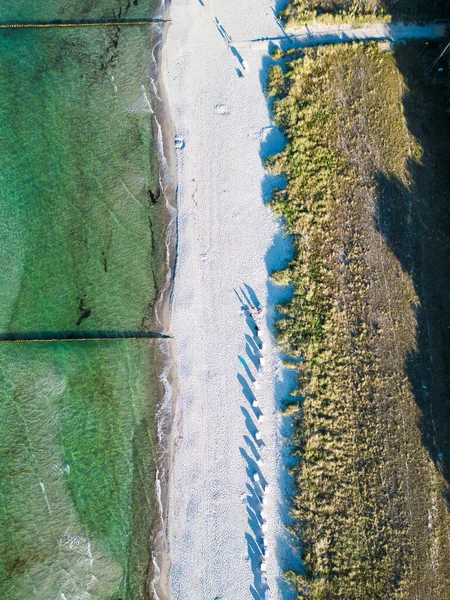 Zingst 'teki sahilin havadan görüntüsü.