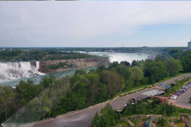 Niagara 'nın Kanada tarafından düşüşünün panoramik görüntüsü