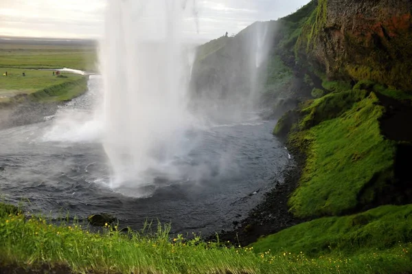 Skgafoss Καταρράκτης Ισλανδία Ευρώπη Άποψη Του Καταρράκτη Skgafoss Πράσινο Φόντο — Φωτογραφία Αρχείου