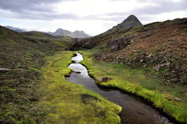 Landmannalaugar Trek Island Evropa Pohled Malou Řeku Duhových Horách Islandu — Stock fotografie