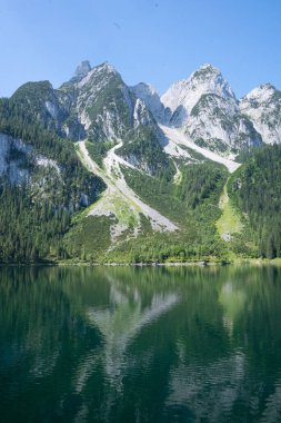 Vay canına. Vay canına. Gosau gölündeki Alpler dağlarının yansıması. Avusturya, Avrupa.