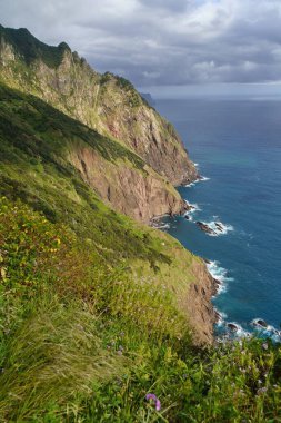 Vereda do Larano, Machico, Madeira Adası, Portekiz ve Avrupa 'dan uçurumların manzarası.