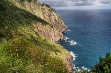 Vereda do Larano, Machico, Madeira Adası, Portekiz ve Avrupa 'dan uçurumların manzarası.