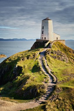 Twr Mawr Deniz Feneri manzarası. Ynys Llanddwyn, Anglesey, Galler, Avrupa.