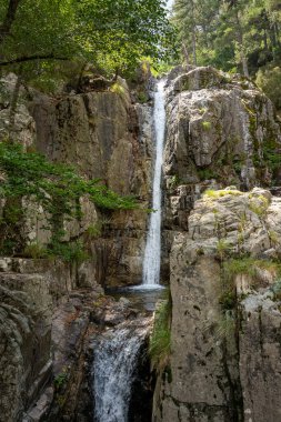 Cascade du Meli. Meli şelalesinin manzarası. Korsika, Fransa.