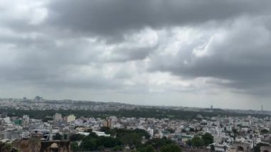 Golconda Kalesi 'nden Hyderabad şehrinin manzarası.