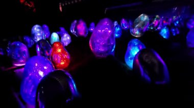 Takım Laboratuvarı Gezegenleri, suda yürüdüğünüz bir müze ve çiçeklerle bir olduğunuz bir bahçe. 4 büyük ölçekli sanat eserleri alanı ve sanat ortaklaşa yapılan 2 bahçeden oluşur..