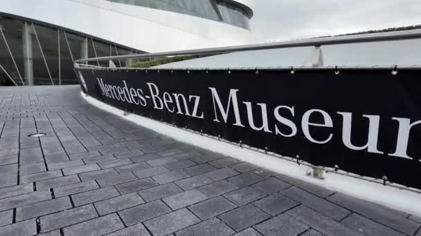 Stoccarda Germania 2024 Museo Mercedes Benz Museo Dell Automobile Stoccarda — Video Stock