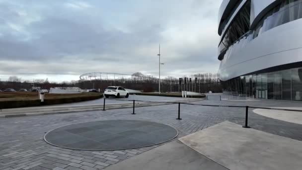 Στουτγάρδη Γερμανία 2024 Μουσείο Mercedes Benz Είναι Ένα Μουσείο Αυτοκινήτων — Αρχείο Βίντεο