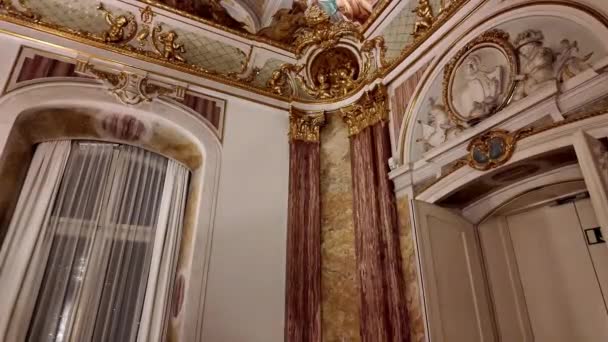 ニューパレスまたはニューキャッスルには さまざまな省庁と州レセプションルームがあります ニューキャッスル ドイツ語 Neues Schloss シュトゥットガルトの18世紀のバロック様式の宮殿であり 南ドイツで建てられた最後の大きな都市宮殿の1つです — ストック動画