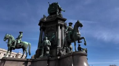 Avusturya Viyana Maria Theresa Anıtı 1740 'tan 1780' e kadar Habsburg monarşisini yöneten İmparatoriçe Maria Theresa 'nın anısına dikilen anıt 1888' den beri Maria-Theresien-Platz 'da duruyor.