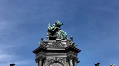 Avusturya Viyana Maria Theresa Anıtı 1740 'tan 1780' e kadar Habsburg monarşisini yöneten İmparatoriçe Maria Theresa 'nın anısına dikilen anıt 1888' den beri Maria-Theresien-Platz 'da duruyor.