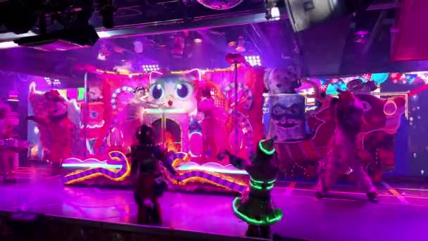 Samurai Restaurant Nuevo Espectáculo Robot Restaurant Kabukicho Inspirado Los Espectáculos — Vídeo de stock