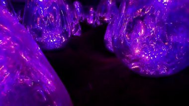 Takım Laboratuvarı Gezegeni TOKYO, suda yürüdüğünüz bir müze ve çiçeklerle bir olduğunuz bir bahçe. 4 büyük ölçekli sanat alanı ve sanat kolektif takım laboratuarı tarafından oluşturulan ve dijital sanat ve doğanın güzelliğini birleştiren 2 bahçeden oluşur.