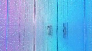 Ekip Gezegeni TOKYO dijital sanat ve doğanın güzelliğini birleştiren bir müze. Suyun içinde yürüdüğünüz bir müze ve çiçeklerle bir araya geldiğiniz bir bahçe. Sanat topluluğu tarafından oluşturulan 4 büyük ölçekli sanat eserleri alanı.