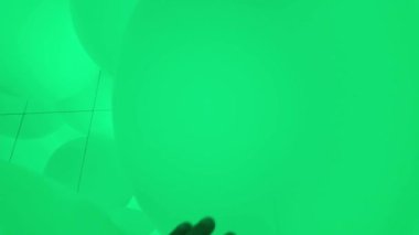 Ekip Gezegeni TOKYO dijital sanat ve doğanın güzelliğini birleştiren bir müze. Suyun içinde yürüdüğünüz bir müze ve çiçeklerle bir araya geldiğiniz bir bahçe. Sanat topluluğu tarafından oluşturulan 4 büyük ölçekli sanat eserleri alanı.