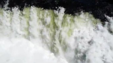 Dawson Şelalesi, Wells Gri İl Parkı 'ndaki Murtle Nehri üzerinde bir şelaledir.