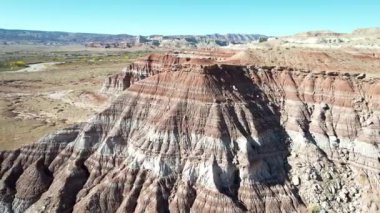 Utah ABD Ulusal Anıtı Chinle Badlands Grand StaircaseEscalante Hava Aracı görüntüsü. Amerika Birleşik Devletleri 'nin Nevada, Utah, Kuzey Arizona eyaletlerine yayılmış akışkan, laküstrin ve palustrin jeolojik oluşumu