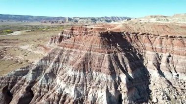 Utah ABD Ulusal Anıtı Chinle Badlands Grand StaircaseEscalante Hava Aracı görüntüsü. Amerika Birleşik Devletleri 'nin Nevada, Utah, Kuzey Arizona eyaletlerine yayılmış akışkan, laküstrin ve palustrin jeolojik oluşumu