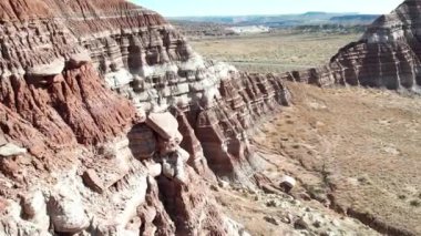 Utah ABD Ulusal Anıtı Chinle Badlands Grand StaircaseEscalante Hava Aracı görüntüsü. Amerika Birleşik Devletleri 'nin Nevada, Utah, Kuzey Arizona eyaletlerine yayılmış akışkan, laküstrin ve palustrin jeolojik oluşumu