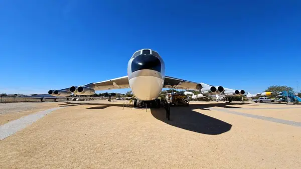 Ulusal Nükleer Bilim ve Tarih Müzesi. B-52B Stratocastle uzun menzilli, ses altı, jet gücüyle çalışan stratejik bir bombardıman uçağı. Gelişmiş bir keşif yeteneğine sahip Stratocastle 'da bir bombardıman / navigasyon sistemi vardı.