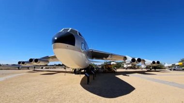 Ulusal Nükleer Bilim ve Tarih Müzesi. B-52B Stratocastle uzun menzilli, ses altı, jet gücüyle çalışan stratejik bir bombardıman uçağı. Gelişmiş bir keşif yeteneğine sahip Stratocastle 'da bir bombardıman / navigasyon sistemi vardı.